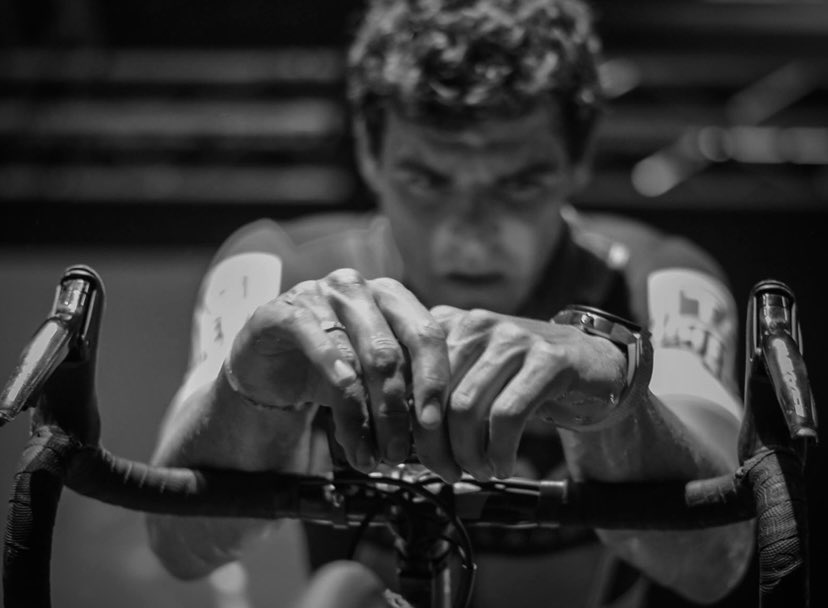 fabienne18's tweet photo. Zondag RVV ! Succes @GregVanAvermaet  #alwaysgregva #koers #rondevanvlaanderen #photography #cycling #RVV https://t.co/XEuiw9XrUZ
