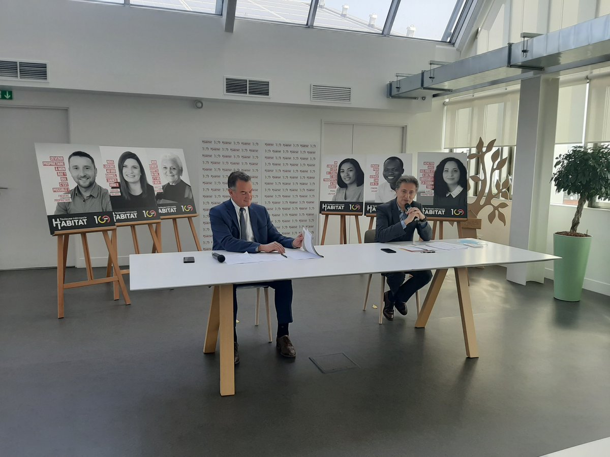 TMHabitat's tweet photo. « @tmhabitat prendra une grande part dans le plan de relance dans la métropole de #Toulouse : nous investirons 1,5 milliard d'euros en 10 ans dont 1 milliard dans les 5 années à venir. »
(@bertrandserp @LaventureLuc - Conférence de presse #CentenaireTMH) https://t.co/urpRlHh8s5
