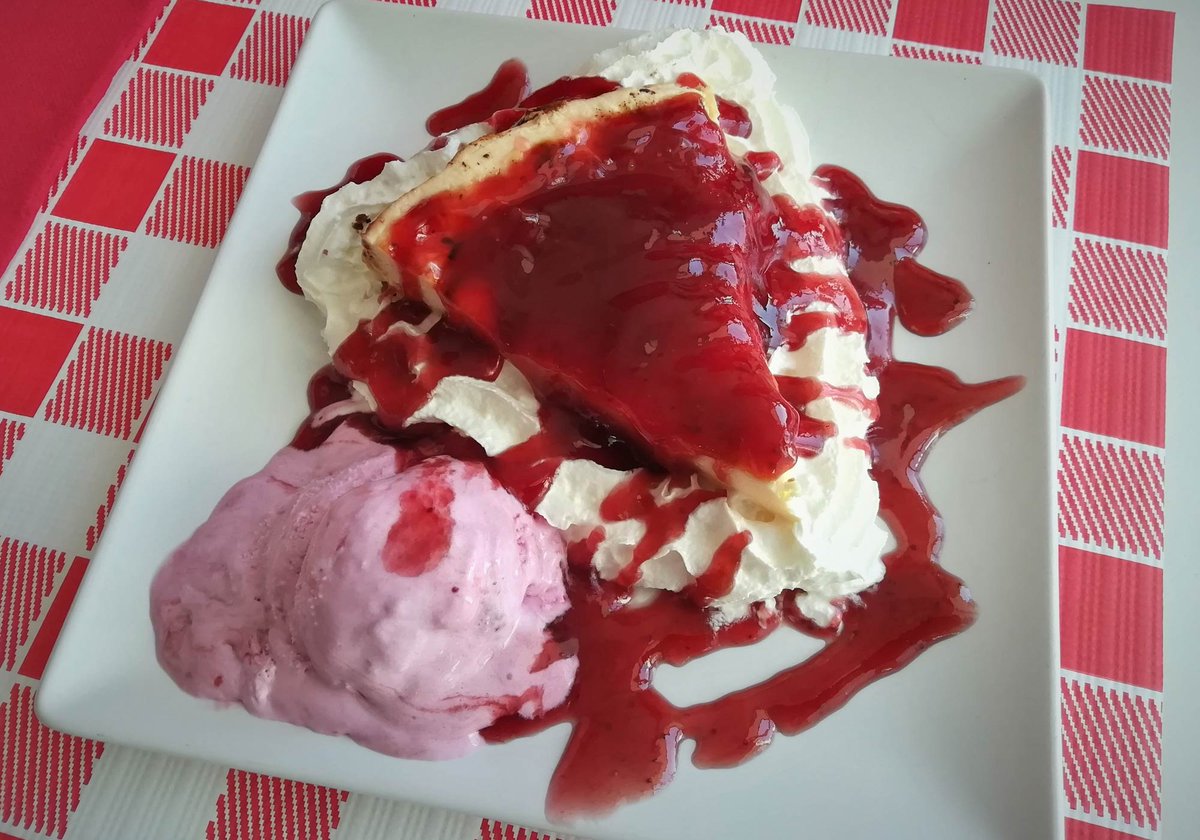 MENÚ DEGUSTACIÓN PARA DOS POR 19,95€

☑  Patatas con queso, bacon y salsa gaucha.
☑ 4 Nachos con pepinillos y salsa gaucha.
☑ 2 Hamburguesas estilo New York a elegir 
☑ Postre a compartir 
☑ 2 Bebidas 

Sin chequeoferta 32,80€

☎ American Pool: 957 098 387 y 664 629 962.