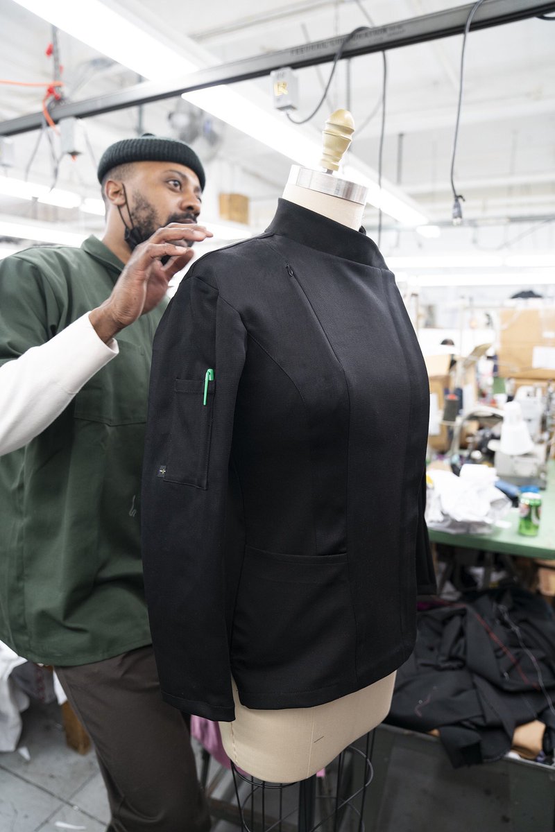 cheznikki's tweet photo. By the way; you want a hot, fresh, dope new chef coat made exclusively for women (and I mean, ALL women) follow YellowJacket on Instagram and Facebook. I’m making some sleek, professional, beautiful (if I say so myself) chef coats that are designed with you in mind 😎 https://t.co/tL2lGQmb2A