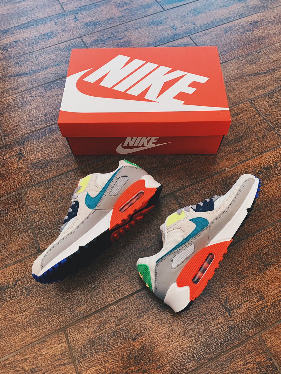 _Kudzayi's tweet photo. Fashionably super late with my Air Max post, but ohhhh well๐คฃ๐
#NotASneakerHead #JustALoverOfSneakers #BelatedAirMaxDay #Nike #AirMax90 #Nike #AirMaxClub #HuntingForKicks #YoMzansiSneakers https://t.co/myPsVXPEFq