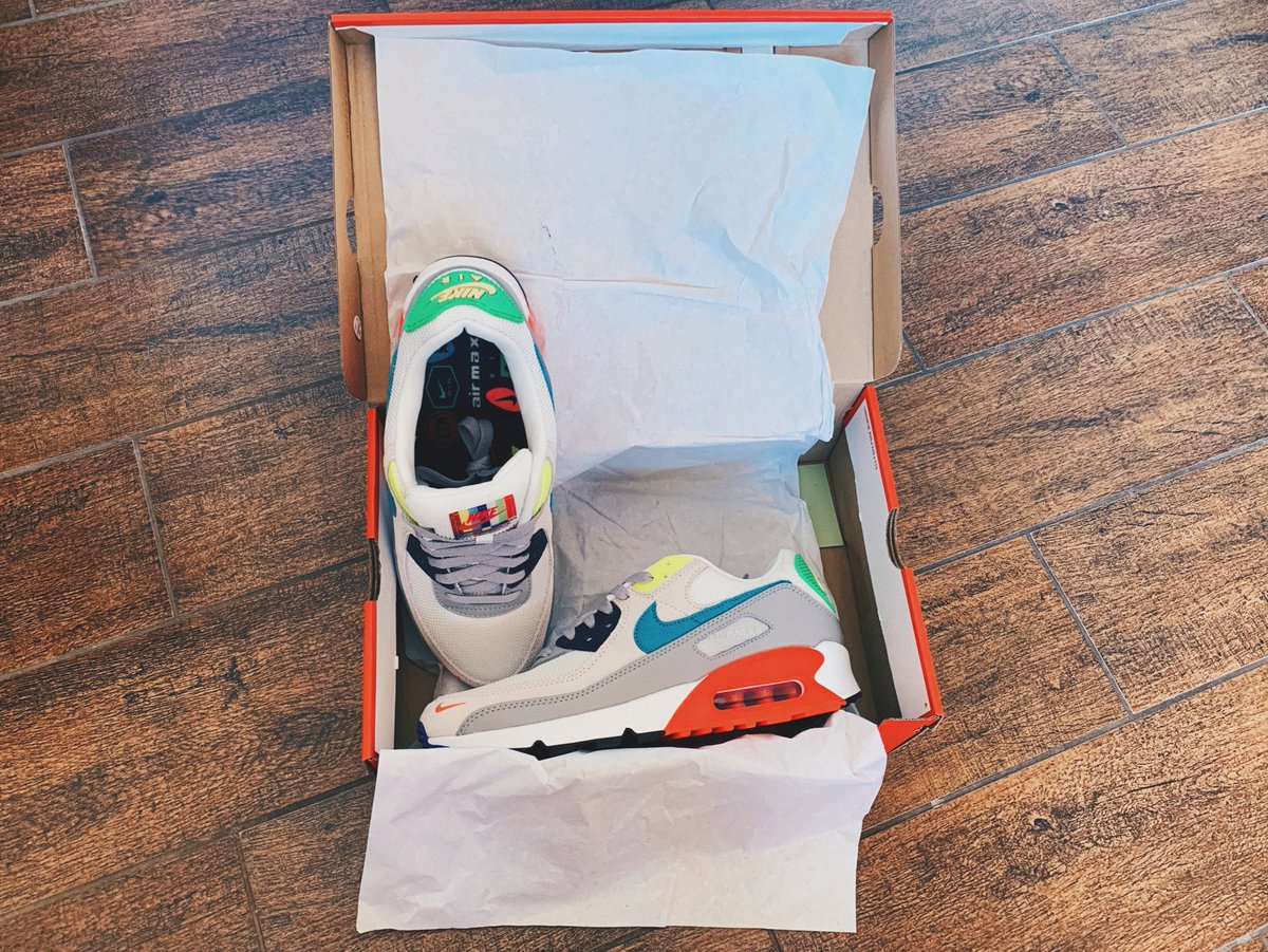 _Kudzayi's tweet photo. Fashionably super late with my Air Max post, but ohhhh well๐คฃ๐
#NotASneakerHead #JustALoverOfSneakers #BelatedAirMaxDay #Nike #AirMax90 #Nike #AirMaxClub #HuntingForKicks #YoMzansiSneakers https://t.co/myPsVXPEFq