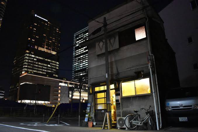 HatchOsaka's tweet photo. 本日2日のはっちは【通常営業日】20時からオープンしています。何かとコスパ話に疲れる日々ですが。Amazonでも手に入らないフリーペーパー(本)片手に静かな読書(文化)タイム。なんていかがでしょうか?
#gotobooks #GoTo読書 #本屋 #梅田 #古本屋 #本屋好き #書店好き #大阪梅田 #大阪 #シェア本屋 https://t.co/8PSEccq1qJ