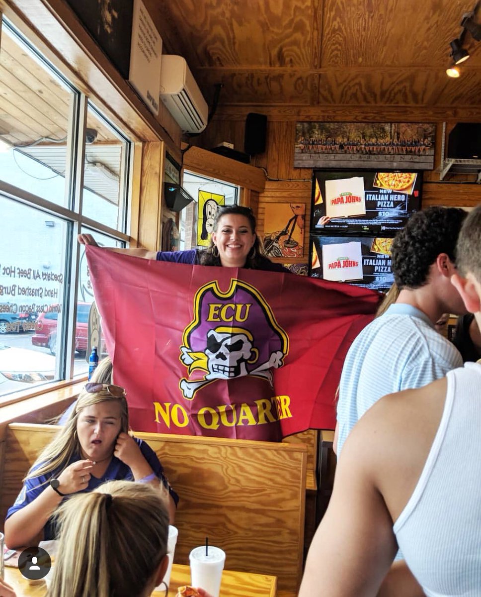 OliviaCullifer's tweet photo. Best bar hands down! @SupDogsECU #SupDogsBestBar https://t.co/BEIJMSLuVV