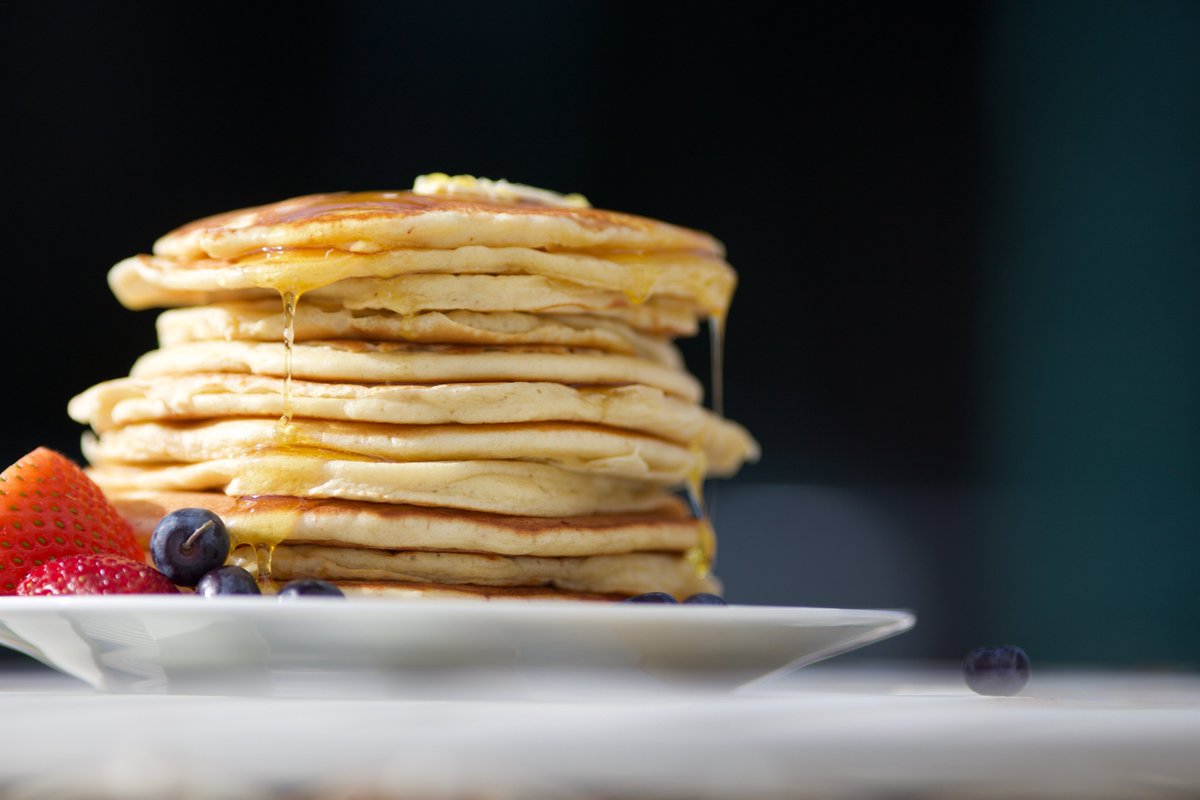 Pour un moment privilégié avec vos enfants, organisez un atelier cuisine ! Découvrez la recette de la pâte à pancakes : francine.com/recettes/desse…