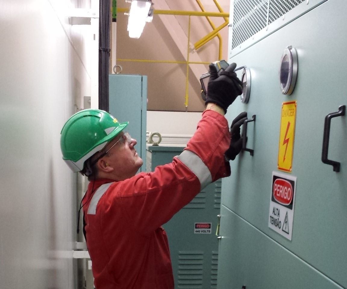 GeoThermLtd's tweet image. Thermal imaging inspections of transformers made safer by installing IR windows. Call @GeoThermLtd for additional info &amp;amp; costs. #thermalimaging #IRwindows #thermographicsurveys #Transformers #electricalsurvey