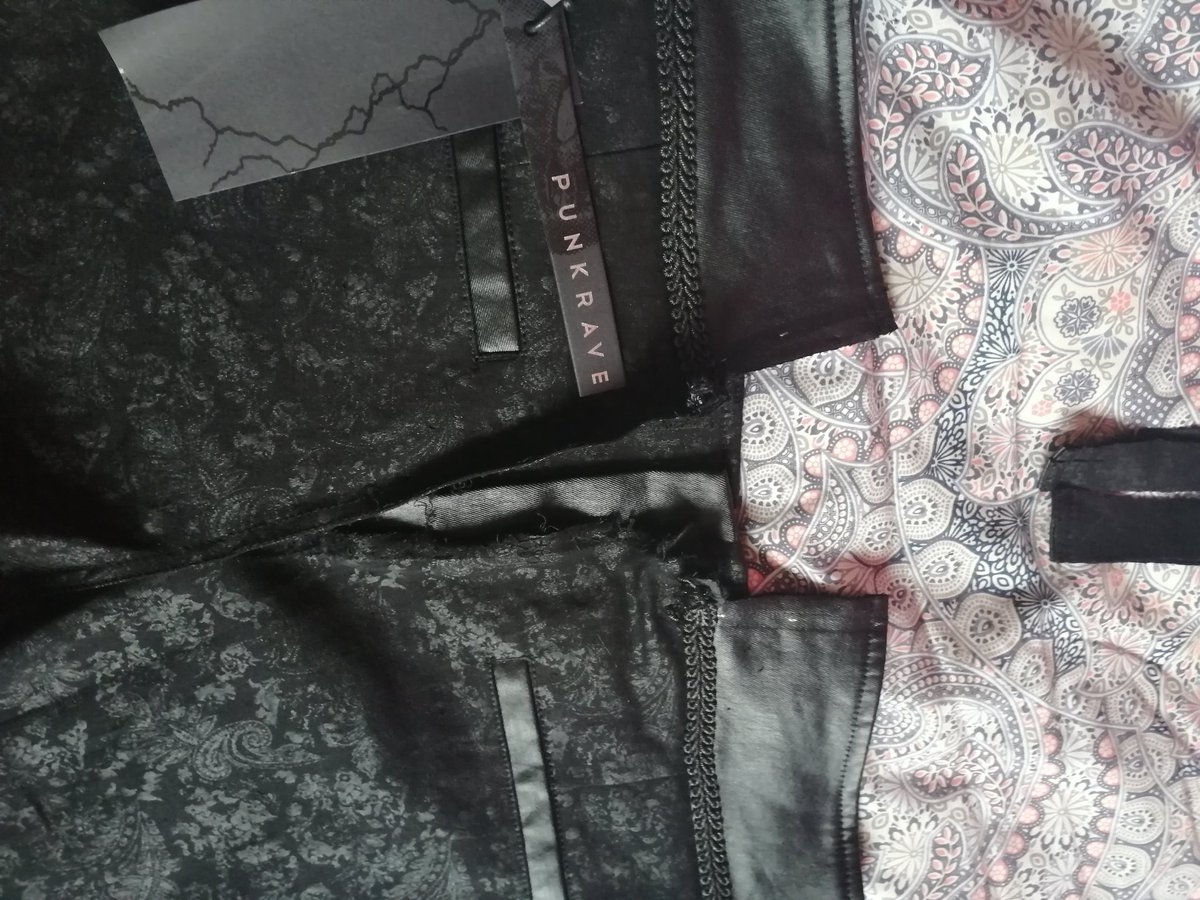 PitDeon's tweet photo. When @punkravestore doesn't answer you after 2 weeks and doesn't want to refund you...
You have to search alternatives...
400 euros, 40 euros Aduanas, and now couple of hours working
Thank you PunkRave, have a nice day.
#Refund #news #thankyou #sad #working #Clothing #punkrave https://t.co/dEPdO97yxd