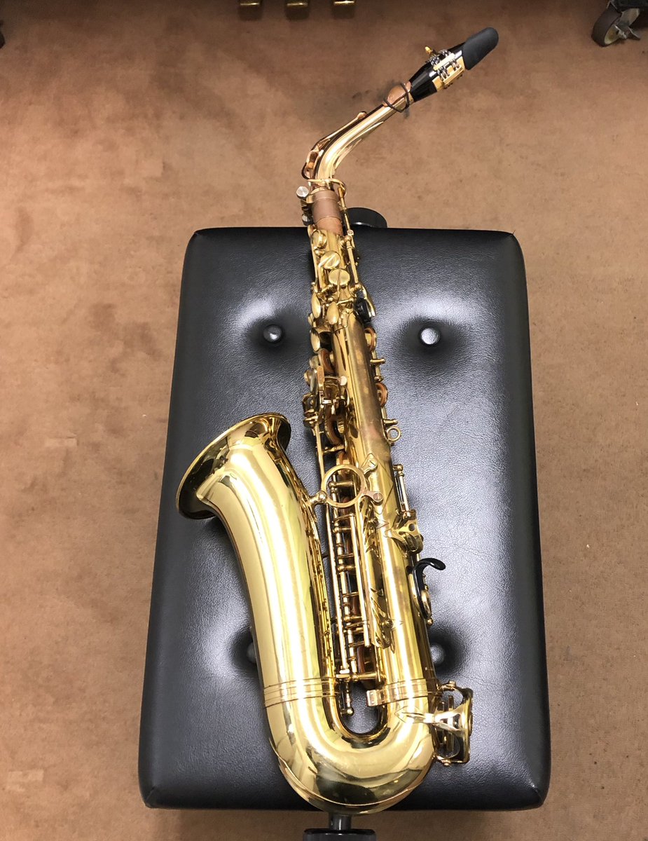 n363363's tweet photo. 終日内勤後、久々に楽器を練習して、帰宅中。
明日は午後から仕事、久々の13連勤になるので、平日夜に強引に?!😅
このA・Saxは、購入してからナント今年で35年になります。🎷✨
#saxophone
#altosaxophone #henriselmerparis
#superaction80 https://t.co/VlFQmykhcQ