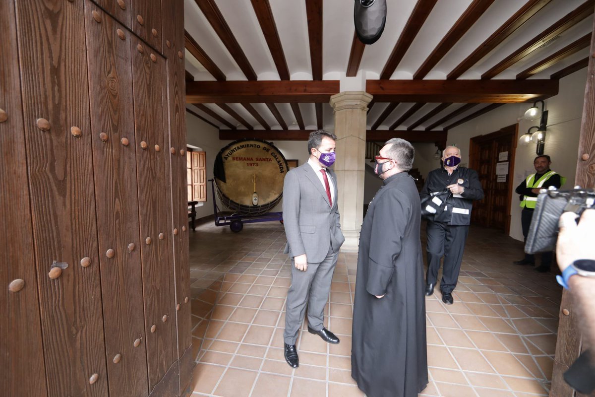 herrerobono's tweet photo. #SemanaSanta en #Calanda. La seguridad sanitaria es antepuesta a la tradición del momento especial de #RomperlaHora. #CalandaEsPasion https://t.co/T6og5IbUYL