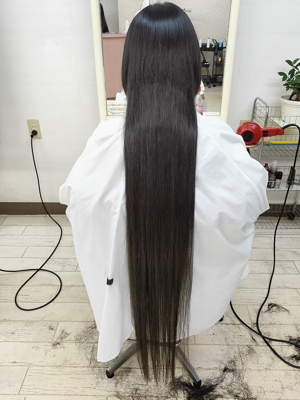Atim きれいなスーパーロングヘアを1メートル以上切ったという記事 これはもったいない T Co Nsum43w1vb スーパーロングヘア 超ロングヘア