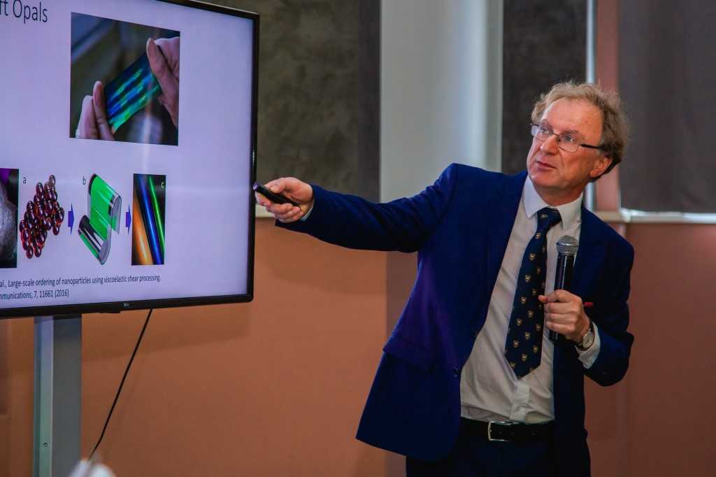 ✏️"Smart materials" Science Centre invites students to lectures on nanostructures

eng.kantiana.ru/news-events/ne…