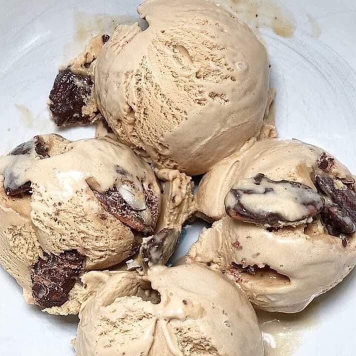 fallonsposting's tweet photo. coffee crumble ice cream 😋 https://t.co/jK0gab29JW