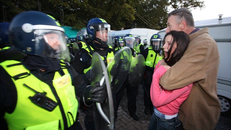 ShellyAsquith's tweet photo. It’s 10 years this year since the violent eviction of Dale Farm in Basildon, Essex, which was then Europe’s largest traveller site.

It comes down to which side of the police cordon you’re on. Solidarity with criminalised traveller communities. https://t.co/wyewMmzTur