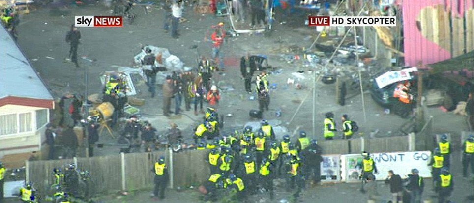 ShellyAsquith's tweet photo. It’s 10 years this year since the violent eviction of Dale Farm in Basildon, Essex, which was then Europe’s largest traveller site.

It comes down to which side of the police cordon you’re on. Solidarity with criminalised traveller communities. https://t.co/wyewMmzTur