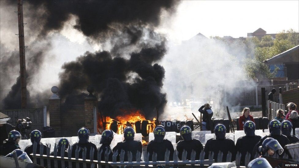 ShellyAsquith's tweet photo. It’s 10 years this year since the violent eviction of Dale Farm in Basildon, Essex, which was then Europe’s largest traveller site.

It comes down to which side of the police cordon you’re on. Solidarity with criminalised traveller communities. https://t.co/wyewMmzTur