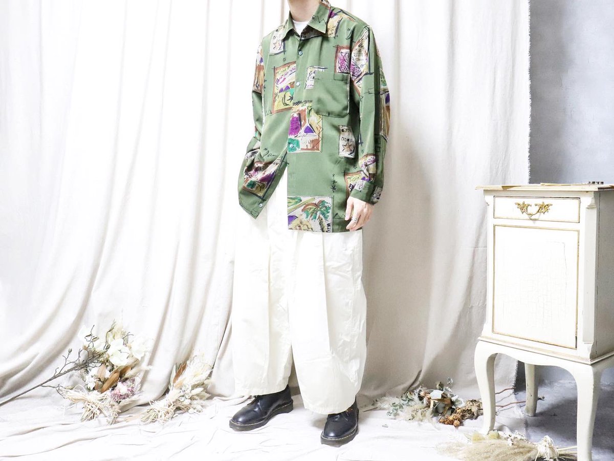 liberteused's tweet photo. 4/3(土) 22:00から販売開始🔥🔥

☑︎"落書きのようなデザインがされた柄シャツ"

どこか可愛らしいデザインのアイテムです◎ https://t.co/aEdNztCW05