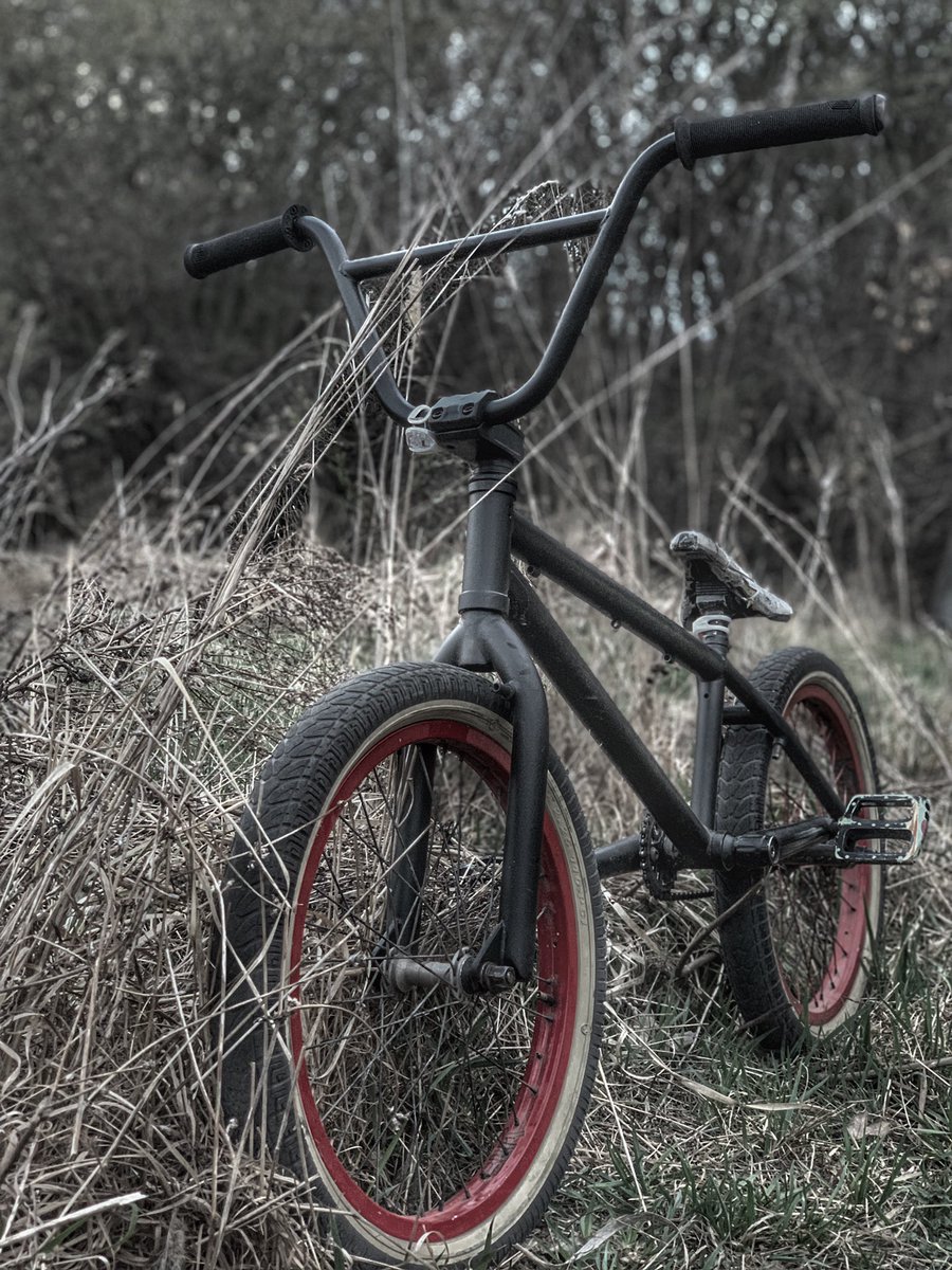 nahta_n's tweet photo. #bmx #iPhoneXS #snapseed #miskolc #Hungary https://t.co/Adr4eRp2TZ