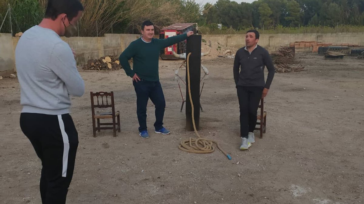 uniodemboladors's tweet photo. 📌 El Bou Embolat este sábado en el programa El bou al día. @bousdecarrer_cv @bou_cv

Inmersos en uno de nuestros proyectos, como son la grabación de una serie de capítulos dedicados a la modalidad del toro embolado.

#Elboualdia #QueNoSeApagueLaLlama https://t.co/hQIe1JO8eV