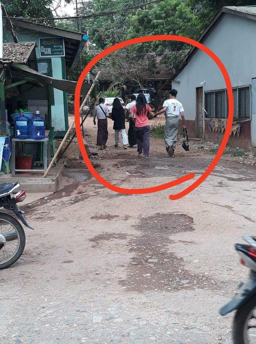 2 young girls were interviewed by the CNN reporter in Mingalardon Market.
They were arrested by the police who were not in uniform and had to follow to police station right after that. There is no right to say the truth in Myanmar.

#whatishappeninginmyamar
#2April <a href="/CNN/">CNN</a>