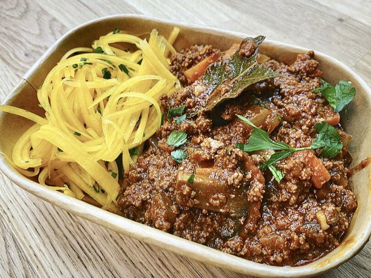 ByChefJen's tweet image. Delicious, balanced &amp;amp; vibrant dishes from next week’s Monday menu - 
🍛My signature Thai curry.
🍝Italian beef ragu with wild mushrooms. 
🍲Ratatouille with grilled halloumi &amp;amp; sweet potato mash. 
You can order my dishes for Central #London delivery at: bit.ly/31D2g6A 👩‍🍳