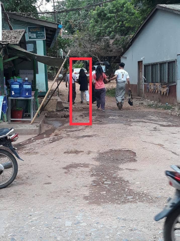 DimpleMariah's tweet photo. Two more girls who answered interview with @clarissaward @CNN at Mingaladon market have been arbitrarily abducted by terrorists in civilian forms. Many more interviewees are fleeing away since junta is trying to abduct them all.
NEWS SUPPRESSION
#WhatsHappeningInMyanmar
#Apr2Coup https://t.co/UQLUK7vwZn