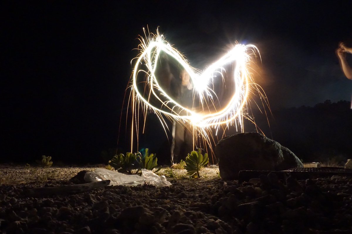 石垣島のビーチでBBQ！！

暗くても石垣島の海は最高！
波の押し寄せる音と潮風が本当にいいリフレッシュになる〜

友人や家族、大切な人とこの先のことや、今までを語り合えたら更に最高ですね。

#石垣島 #石垣島地元民 #写真 #BBQ #旅行