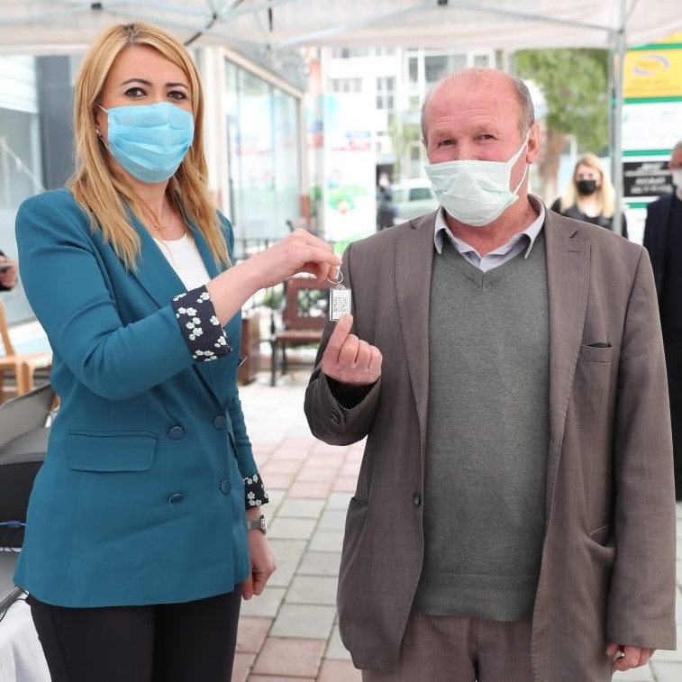 Pek çok yerde zorunlu hale gelen HES koduna kolay ve pratik bir şekilde erişebilmeniz için sizlere, HES kodunuzun yer aldığı karekodlu anahtarlıklar veriyoruz.

#ÇalıştıkçaBüyürAşkımız #BirlikteBaşaracağız