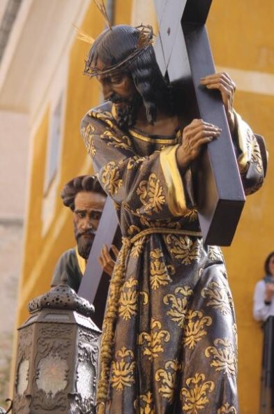 SSantaCuenca's tweet photo. Viernes Santo que ha tenido una madrugada sin golpes de tambor, sin turba a las puertas del Salvador, sin camino hacia el Calvario. #SSantaCuenca21  #CaminoJdC https://t.co/ohzjwG92IE