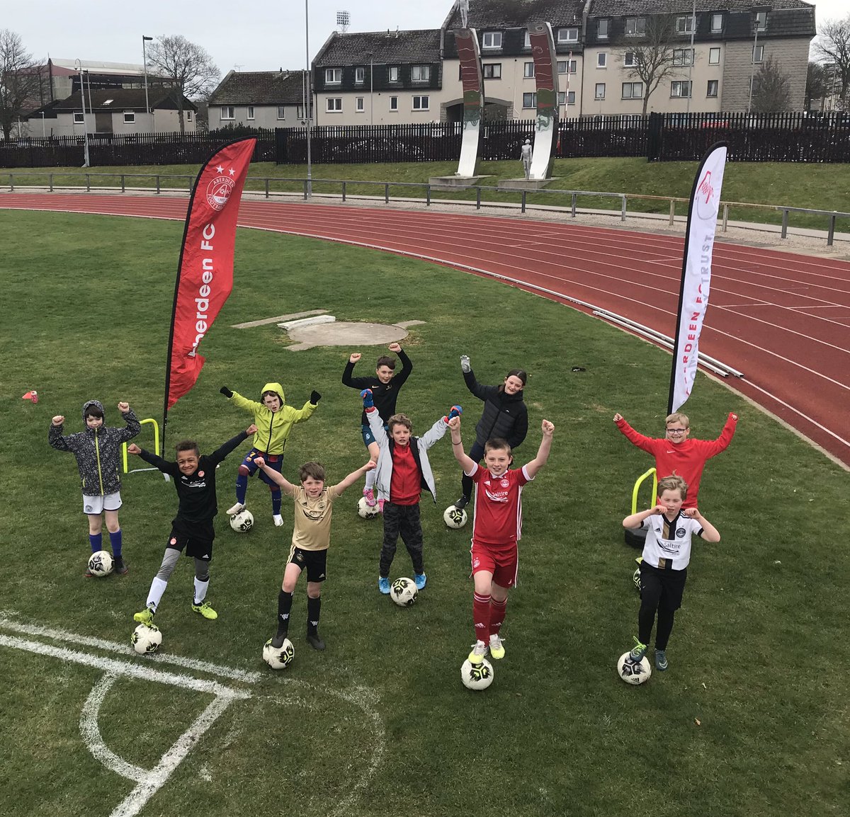AFCCT's tweet photo. Well done to all our morning groups from our Easter Coaching @asvabdn!
We hope everyone has had a great week πβ½οΈ
#AFCCTEasterCoaching @AberdeenFC π΄βͺοΈ https://t.co/MpU8EsTG4v