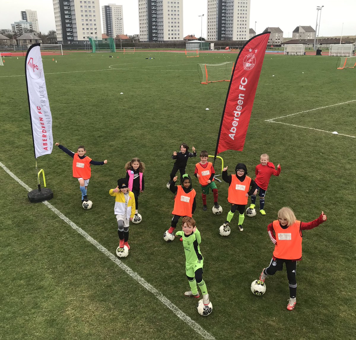 AFCCT's tweet photo. Well done to all our morning groups from our Easter Coaching @asvabdn!
We hope everyone has had a great week πβ½οΈ
#AFCCTEasterCoaching @AberdeenFC π΄βͺοΈ https://t.co/MpU8EsTG4v