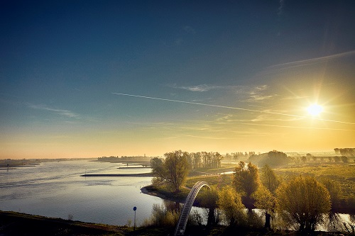 De afgelopen 2 jaar investeerden we € 620 miljoen in Gelderland, onder andere aan een actieplan Wonen. Provinciale Staten willen van jou weten welke kansen en zorgen je ziet voor de toekomst. Meld je aan voor 10 april! bit.ly/3cnfQB3 #provinciegelderland