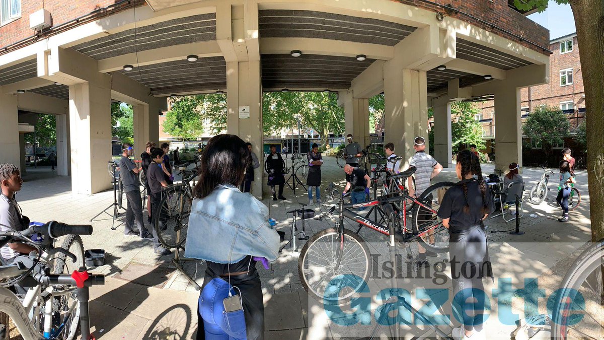 StadiumRes's tweet photo. Islington Giving sets up fund for young people 

Islington Giving is asking for donations to a special fund set up to benefit young people.

Money will go to help groups providing activities and support to young people.

Read more at: https://t.co/gWfICxwbSB https://t.co/BBtLmVPIz6