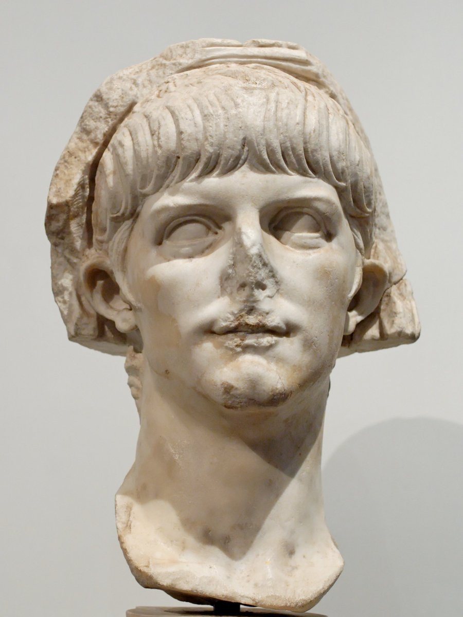 antigua_roma's tweet photo. #SabíasQue el emperador Nerón trató de hacer que el mes de abril pasara a llamarse Neroneus. https://t.co/E1vJe2LceC