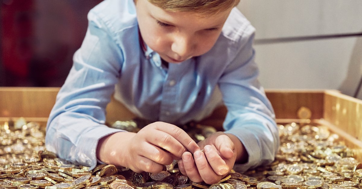 Your #precious gift deserves, well, a #precious gift.  Did you know that if you’d #invested £25 a month in #gold over 18 years between 2002 and 2020, you would have £13,393 compared to £6,493 if you had invested the same amount into a 2% cash ISA: ow.ly/Reo250Ee8Wv