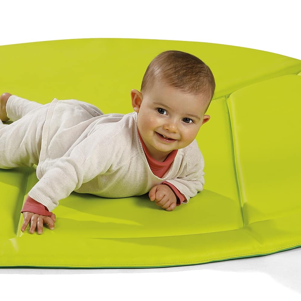 latiendafamilia's tweet photo. ¡Tapiz reversible! Compuesto de 2️⃣ caras en forma de🍃 hoja 🍃para utilizar en el suelo o plegado contra una pared para proteger a los niños. 👶🏼👶🏼
#educación #bebés #tapizbebé #tapices #tapizprimeraedad #primeraedad #jugar #familia #aprender #seguridad #latiendadelafamilia https://t.co/U5QrwaT1LP