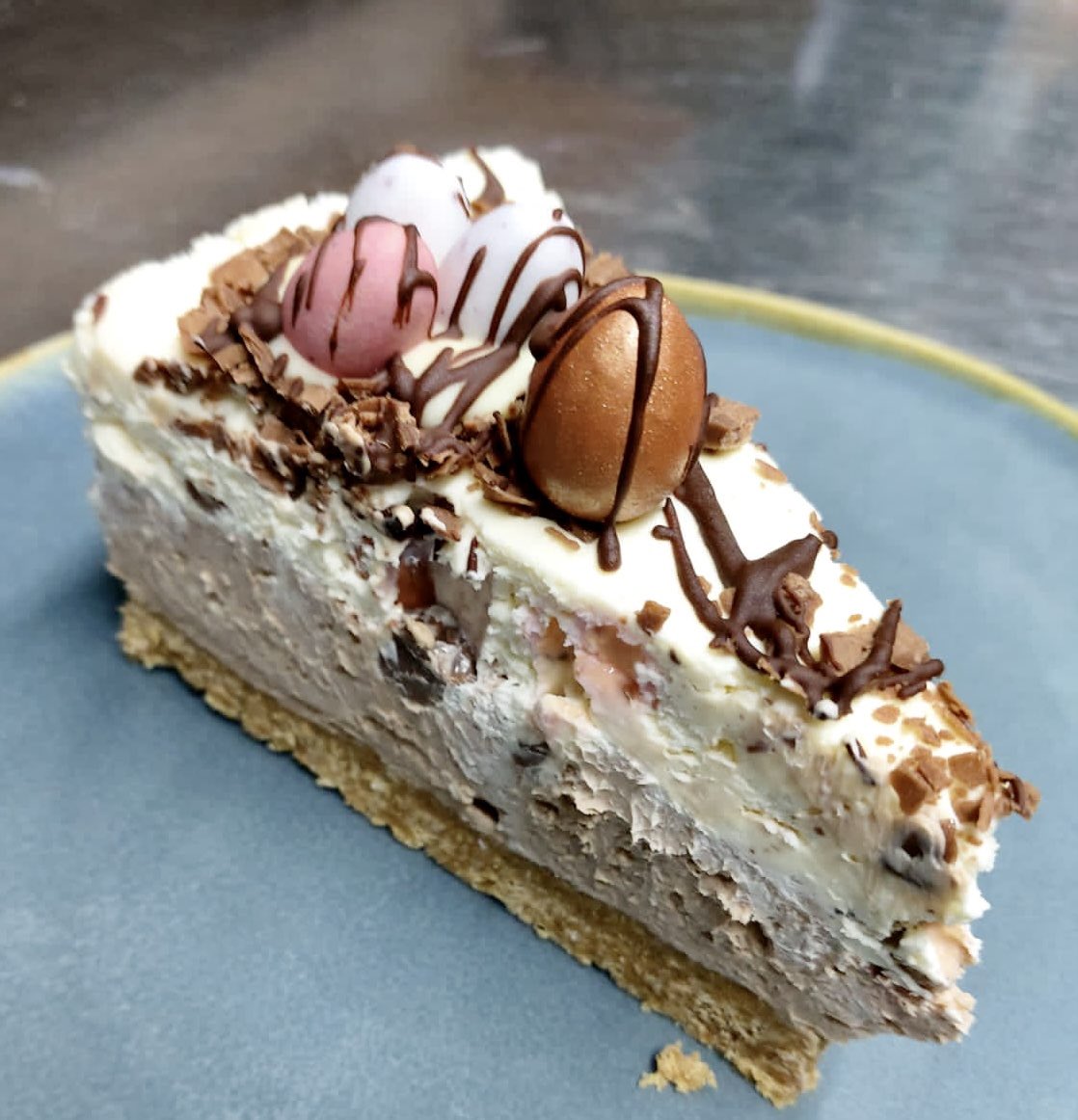 Riccartoninn's tweet image. Doesn’t this look cheesecake-tastic? 
Don’t forget, every order we receive this weekend is being put into a prize draw to win one of our fantastic breakfasts for two, when we reopen from 26th April! 🤩 

trackeat.co.uk/riccarton-inn-…

#cheesecakegoals 
#FridayVibes 
#alwayshomemade
