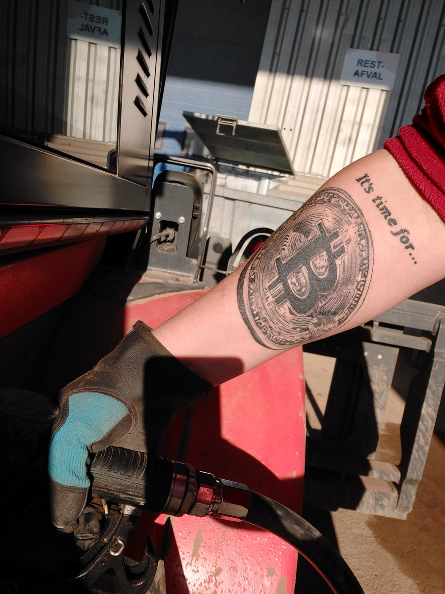 Bitcoin1Network's tweet photo. @Diditaihuttu I love how you live with your beautyfull famely mate. Congratz to you all. 
Me myself i was a little later to the party as you but i do great...the bearmarket of 2018 was great to learn from. I know you have a #Bitcointattoo
This is mine bro...btw im from Belgium Antwerpen 😉 https://t.co/EDPvDfJbV9