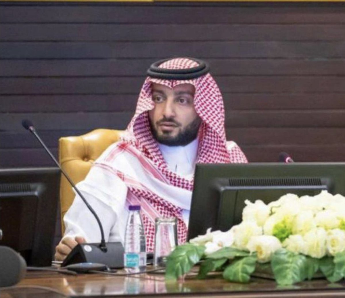 الأخ الغالي والاستاذ : محمد بوعبيد ؛ يسرني بمناسبة انتخابكم رئيساً للجنة الوطنية لشركات محطات الوقود بمجلس الغرف التجارية ان أتقدم لسعادتكم بأحر التهاني الخالصة وأجمل التبريكات على الثقة الغالية التي أنتم أهل لها.
متمنين لسعادتكم دوام التقدم والسداد .