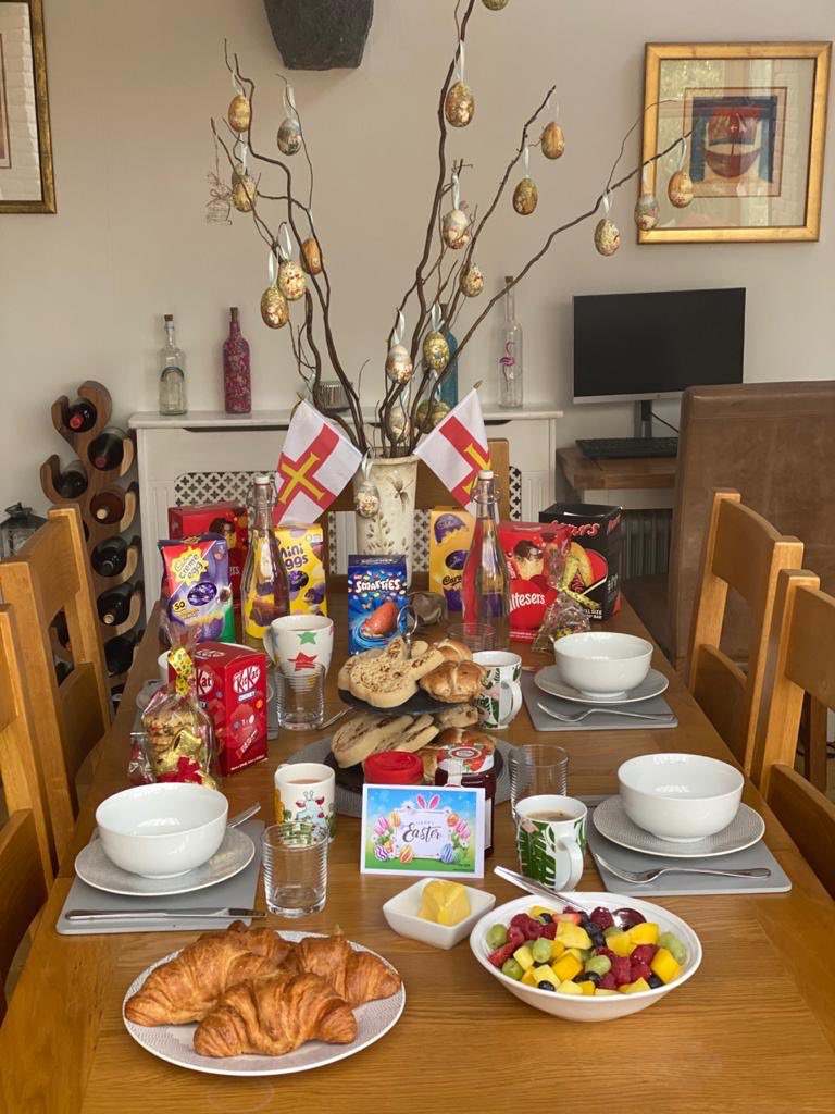 DrNicolaBrink's tweet image. Came back from completing the morning reporting to this lovely surprise #BestDaughter ⁦@KatherineJ24⁩ #GuernseyTogether