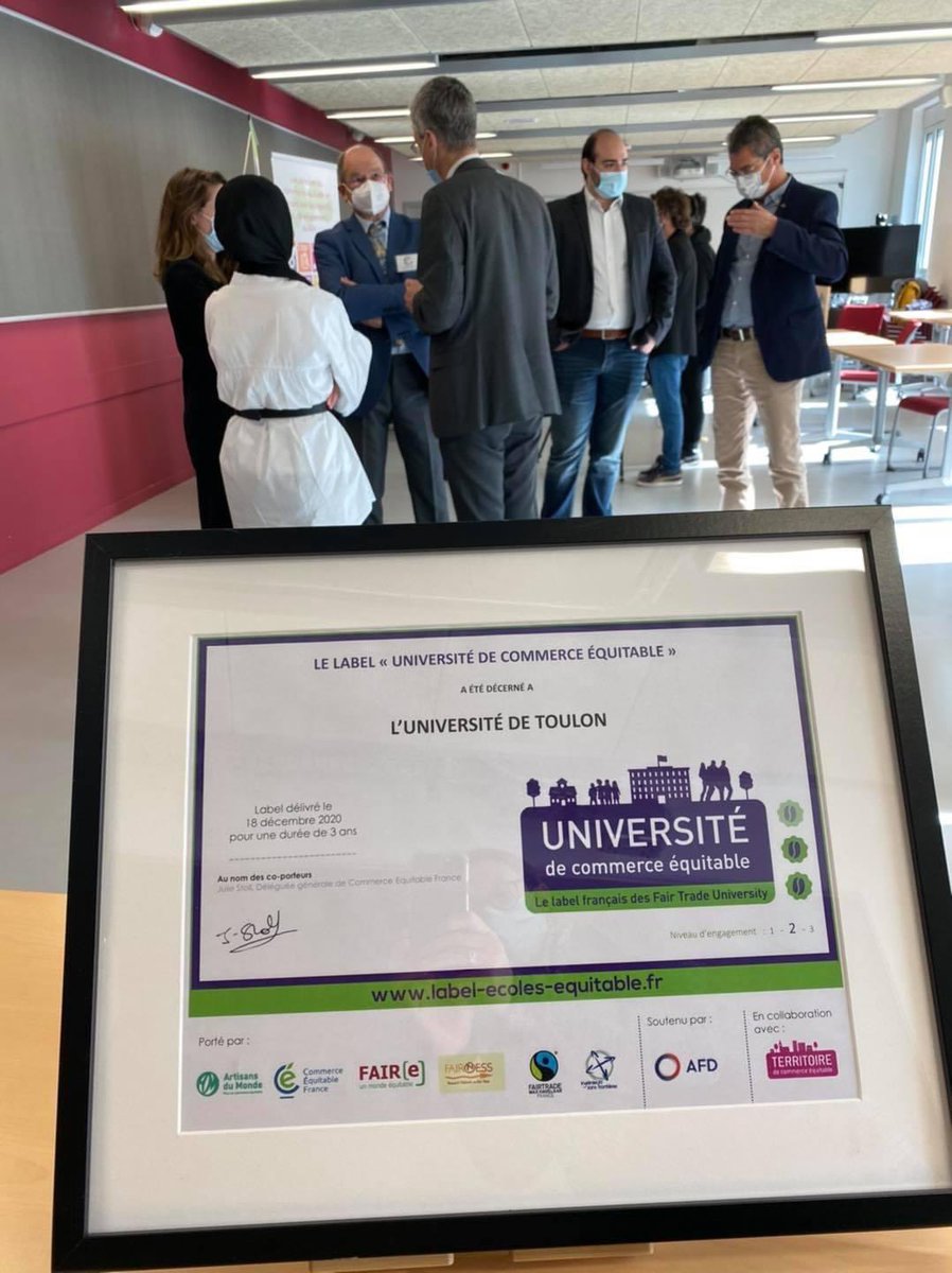 LEQUITABLE83's tweet photo. 👍🏻 Le label « Université de commerce équitable » a été décerné à l’Université de Toulon, 1ere université française à obtenir le niveau 2 à l’échelle de l’établissement !! 🥈
Ce label est attribuée pour 3 ans par Commerce Equitable France. 
#commerceéquitable #label https://t.co/9JTtIC3Wh8