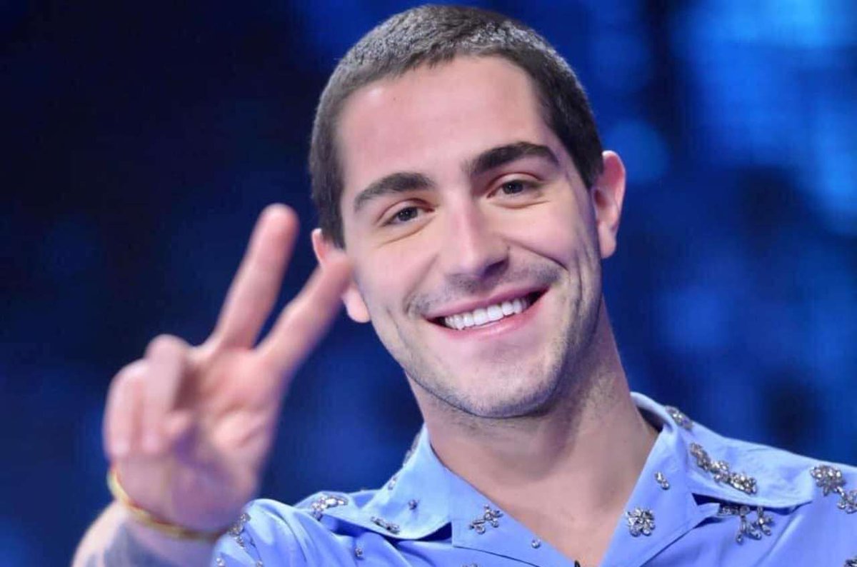 etendenza's tweet photo. #tzday

Perché compie oggi 26 anni Tommaso Zorzi, già influencer, poi vincitore del #gfvip5 fiume, adesso opinionista dell'#isoladeifamosi2021 e presente un po' dappertutto, come il prezzemolo. https://t.co/v4B37ITD0W