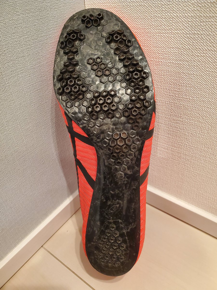 Choichoi5208's tweet photo. 今回走った距離は300mで累計1900mです！久しぶりに走ったらとても疲れました... #陸上 #スパイク #陸上スパイク https://t.co/ATJwDBWvor