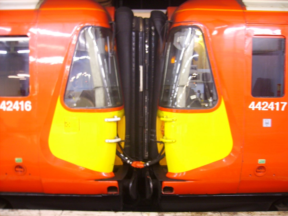 loypass_SCCar's tweet image. 🚈😢What turn out to be my last great views of the #Wessex electric - in their @SouthernRailUK / @GatwickExpress days, captured during a trip to Brighton Oct 2012 - only sighting post-refurb at Woking Jan 2020 went unrecorded. #class442 - a unit taken before its time. #BREL