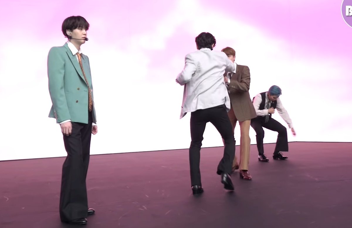 jtoni_n's tweet photo. THIS CATEGORY OF BTS PICTURES https://t.co/6AnZosSYW3
