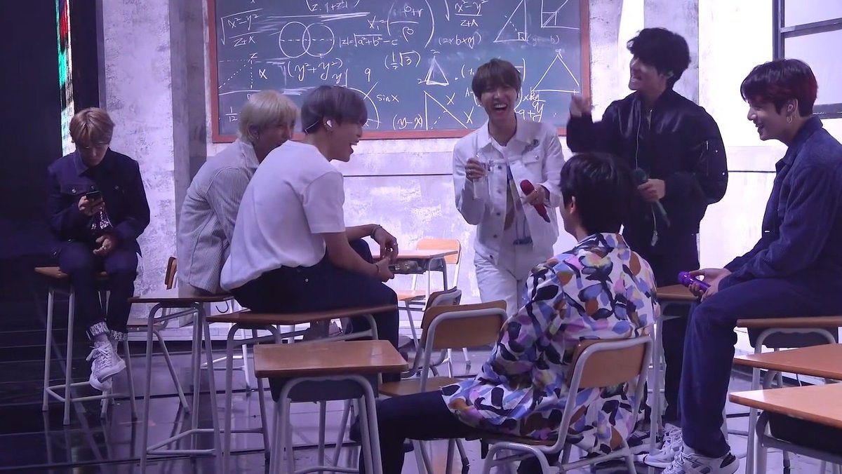jtoni_n's tweet photo. THIS CATEGORY OF BTS PICTURES https://t.co/6AnZosSYW3