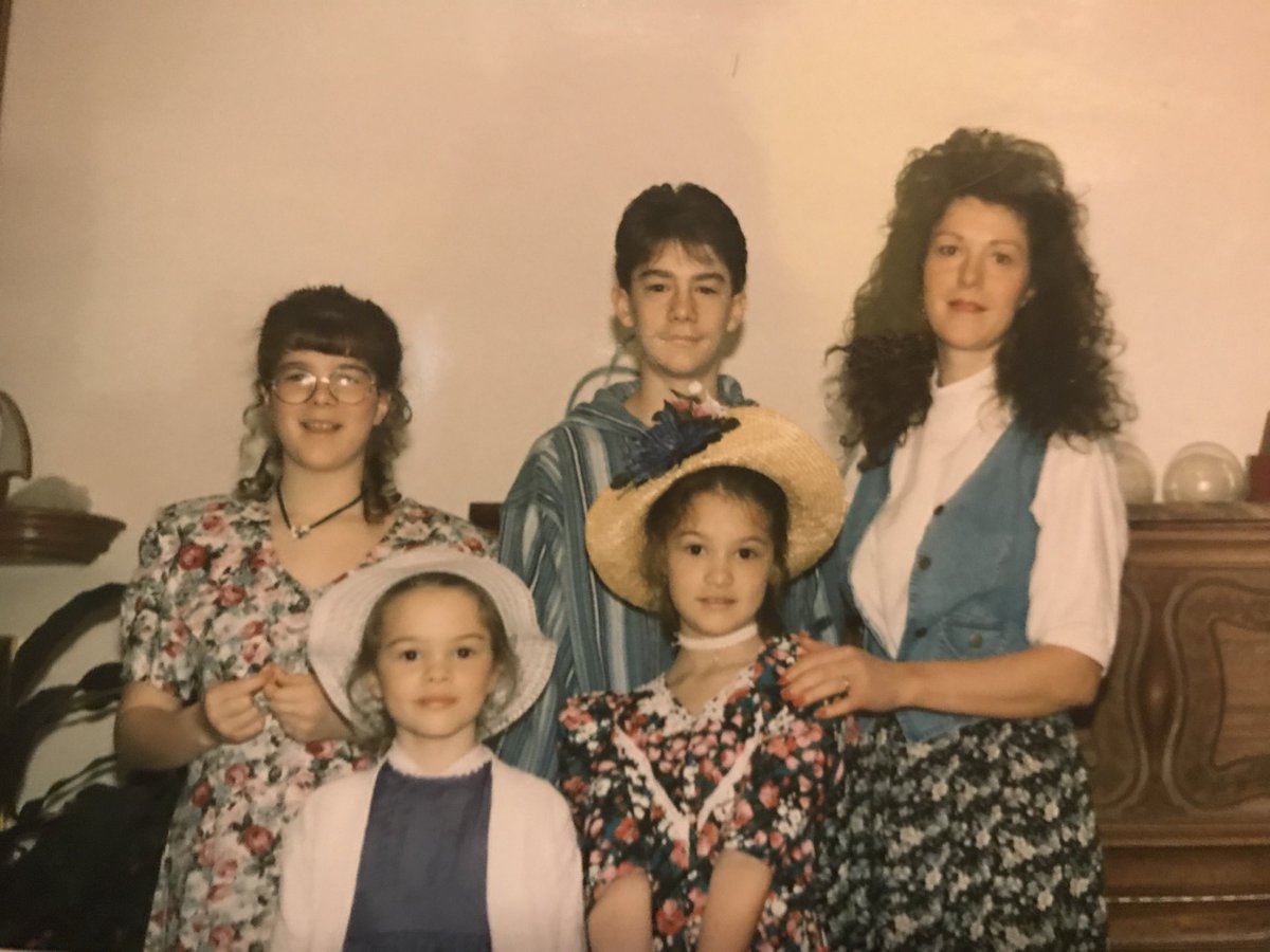 alicialewisKARE's tweet photo. Did anyone elseโs family go all out for Easter or was it just mine!? Not only did we rock the Easter bonnets but we also had on white gloves๐๐ท๐ฐMama Lewโs hair was also on point ๐๐๐ผ #EasterThrowback https://t.co/vpbQbwIDv0