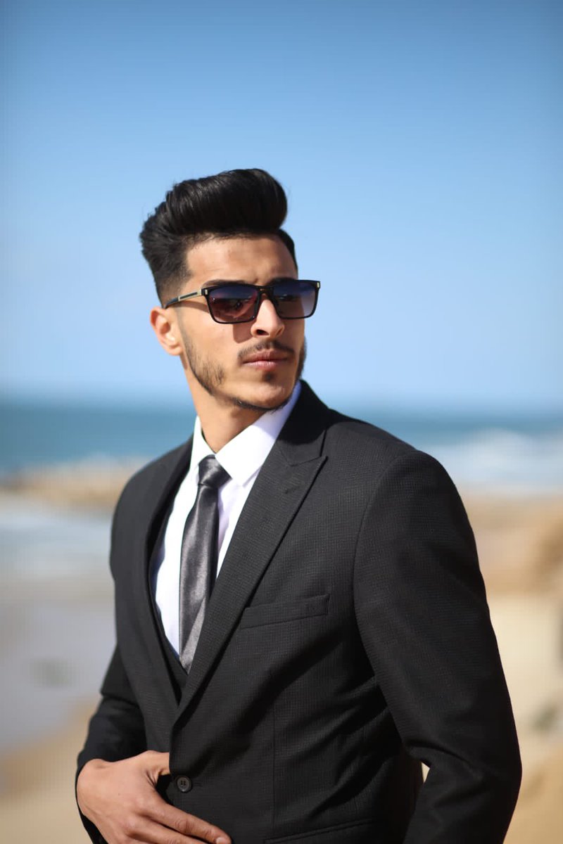 abood_redwan's tweet photo. أكثر شخص كان معارض على لبس (البدلة) غير لما لبستها غيرت تفكيري تماماً 
يا ريت كل لبسنا بِِدل 😅 https://t.co/06V6lOhOrN