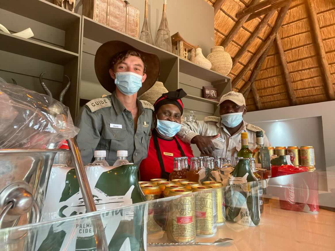 KarongweBig5's tweet photo. Team work makes the dream work.
#karongweportfolio #africa #dreamteam #love #teamwork #safarifun #destination #goplaces #funinthesun #smiles #greattimes https://t.co/QWcNnHRZHJ