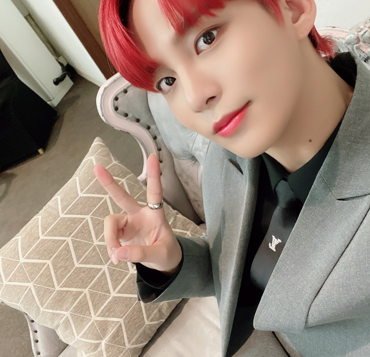 [📷] Mnet 킹덤: 레전더리 워 제작발표회 Behind Photo 2 ⠀ 에이티즈가 다양하고 성장하는 모습으로 꾸밀 경연 많이 기대해주세요! 우리 손잡고 꽃길만...