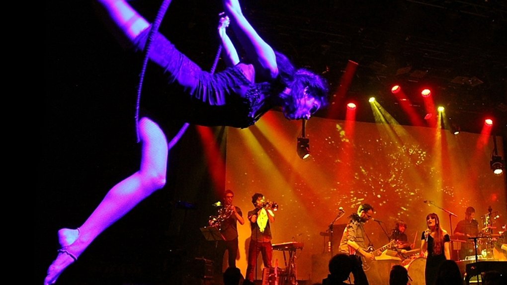 podiumBoerderij's tweet photo. En goede vrijdag is het! Stap vanavond in de magische wereld van @MayraOrchestra. Oracle Live om 20:30 uur via https://t.co/3SwE1rElaR https://t.co/r2X7eaXw02